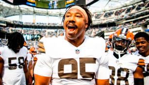 Myles Garrett decoró su casa con lápidas de quarterbacks de la NFL