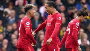 Roberto Firmino y Van Dijk festejando un gol a favor del Liverpool