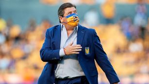 Miguel Herrera en un partido con Tigres