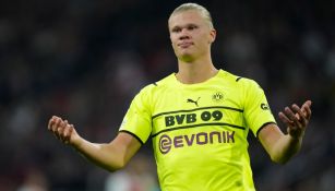 Erling Haaland reacciona durante partido con el Borussia Dortmund