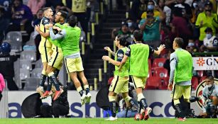 Los jugadores del América celebrando un gol