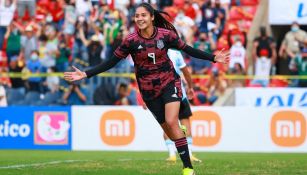 Alison González en festejo con México