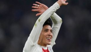 Edson Álvarez en un partido del Ajax