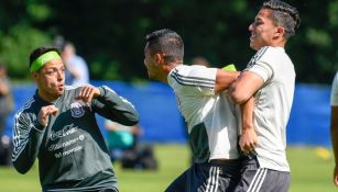 Javier Hernández, Tecatito Corona y Salcedo en un entrenamiento del Tri