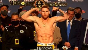 Canelo Álvarez en ceremonia de pesaje