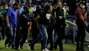Seguridad del Estadio Miguel Alemán detiene a aficionado