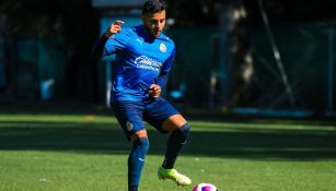 Alexis Vega regresa a entrenar con Chivas