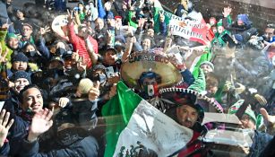 Selección Mexicana: Afición recibió al Tricolor con serenata en Edmonton a pesar del frío