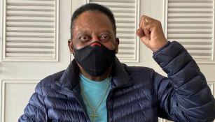 Pelé declarando en redes sociales que se siente cada día mejor