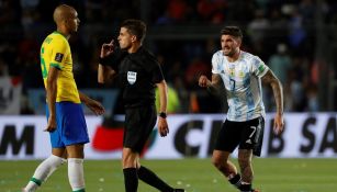 Árbitro Cunha durante el partido entre Argentina y Brasil