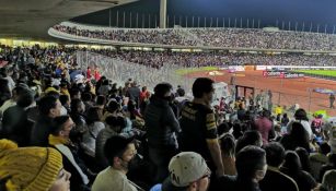 Aficionados en las gradas de Ciudad Universitaria