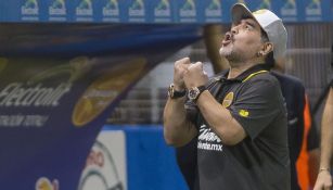 Diego Armando Maradona festejando gol de Dorados