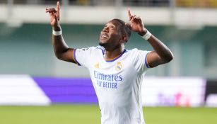 David Alaba festeja un gol con el Real Madrid 