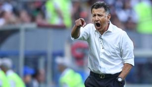 Juan Carlos Osorio dirigiendo a la Selección Mexicana en Rusia 2018