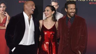 Dwayne Johnson, Gal Gadot y Ryan Reynolds en la premier de 'Red Notice'