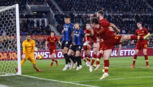 Video: Hakan Calhanoglu marcó gol olímpico con túnel incluido en el Inter vs Roma