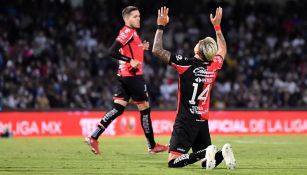 Luis Reyes reacciona durante partido con Atlas