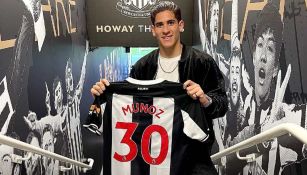 Santiago Muñoz en su presentación con el Newcastle