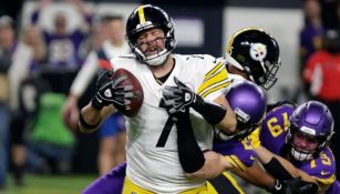 Ben Roethlisberger siendo capturado por Harrison Smith