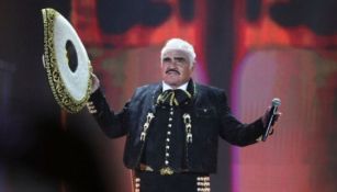 Vicente Fernández dando concierto en México