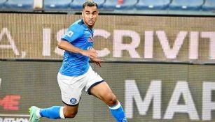 Adam Ounas en acción con Napoli