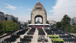 Monumento a la Revolución durante desfile 