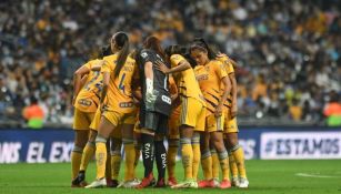 Tigres femenil disputando un encuentro