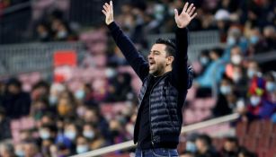 Xavi Hernández dirigiendo al Barcelona