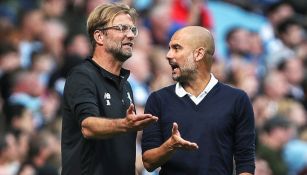 Jurgen Klopp junto a  Pep Guardiola durante partido