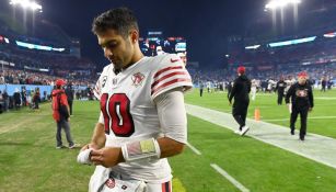 Jimmy Garoppolo durante un partido con 49ers