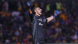 Nahuel Guzmán en un partido de Tigres