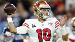 Jimmy Garoppolo jugando con los 49ers