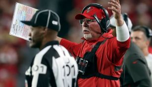 Bruce Arians entrenando a Tampa Bay