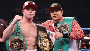 Canelo y Eddy Reynoso tras un combate