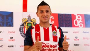 Piojo Alvarado presentado con Chivas