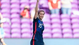 Megan Rapinoe jugando con la Selección de Estados Unidos