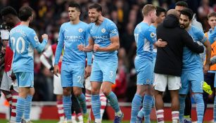 Jugadores del City festejan tras triunfo