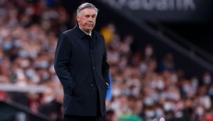 Carlo Ancelotti dirigiendo al Real Madrid en partido de LaLiga