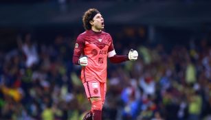 Ochoa en un partido con América