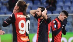 Jugadores del Genoa reaccionan tras derrota ante el Spezia