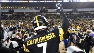 Ben Roethlisberger con la afición de Steelers