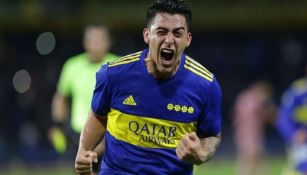 Cristian Pavón en un partido con Boca