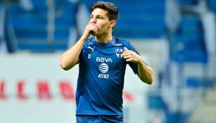 Ponchito González en acción con Rayados