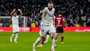 Benzema celebrando un gol con el Madrid