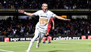 Jorge Ruvalcaba festejando su gol