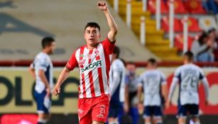 Zendejas en un partido de Liga MX con Necaxa