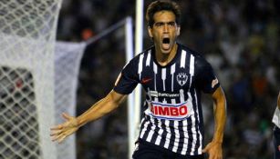 Chelito Delgado en acción con Rayados 