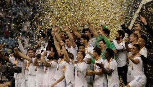 Marcelo levantando el trofeo de campeón