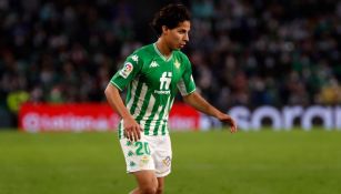 Diego Lainez durante un partido con el Betis