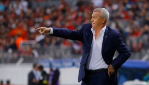 Javier Aguirre dirigiendo a Rayados de Monterrey